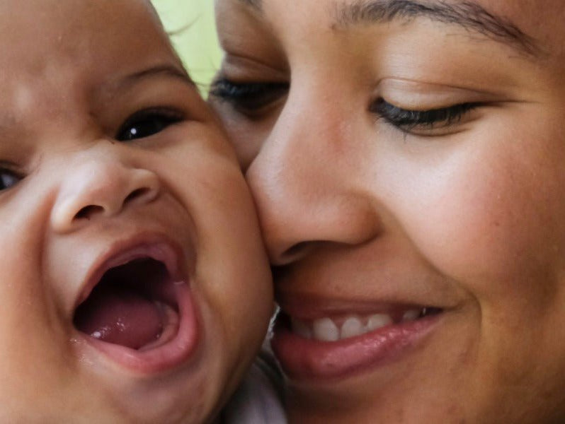The Safe Essential Oil Guide for Parents: How to Use Aromatherapy with Children - Elliotti