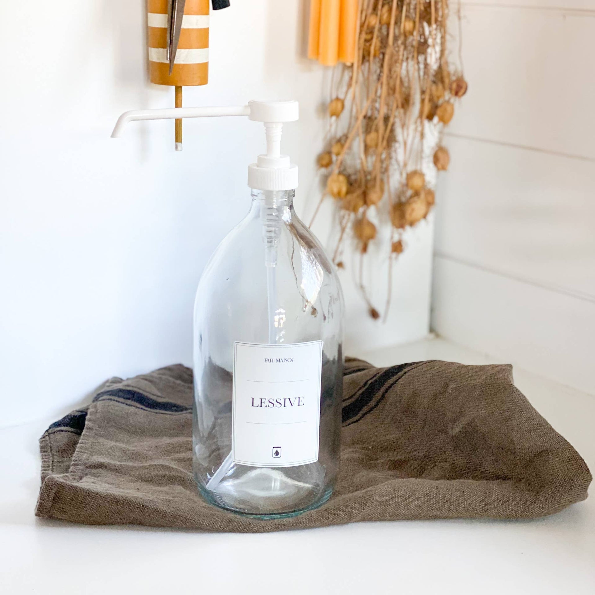 Little Pots 1L refillable white glass dosing pump bottle - Elliotti