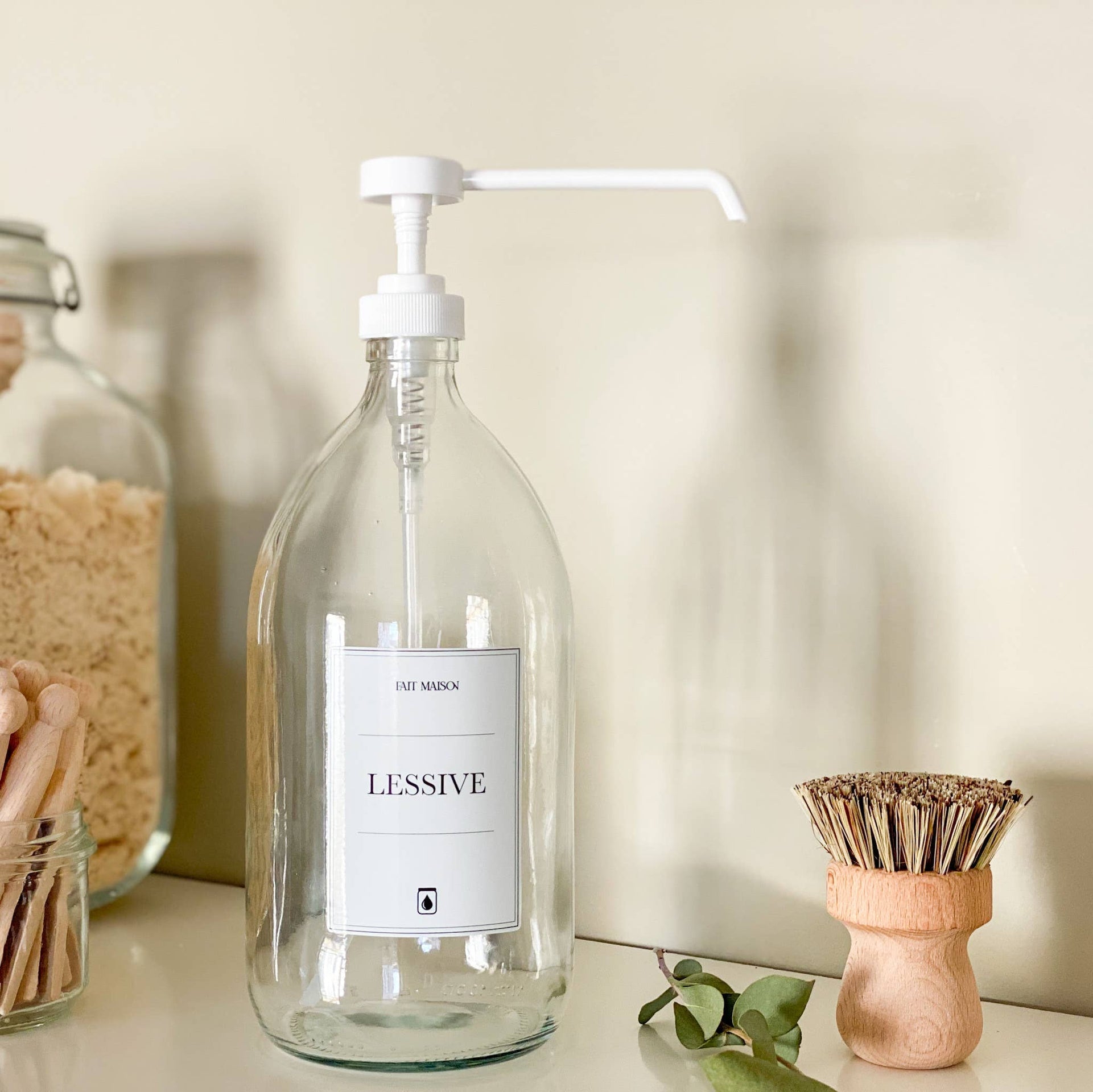 Little Pots 1L refillable white glass dosing pump bottle - Elliotti